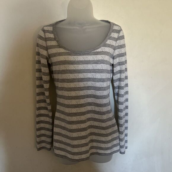 EXPRESS Women's Grey Shimmer Stripe L/S Scoop Neck Top Blouse Small M Fitted - Picture 2 of 7